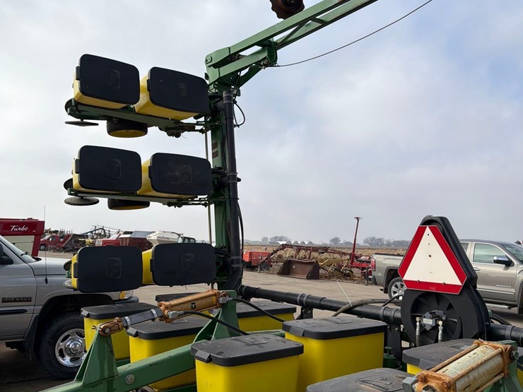 john-deere-7300-image-27