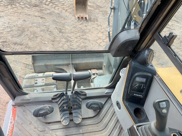 2016-volvo-ecr88d-image-39