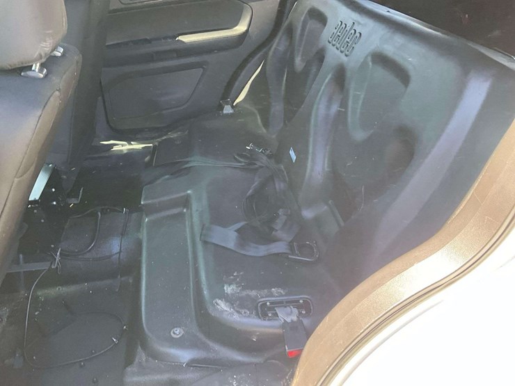 2015-ford-explorer-image-24