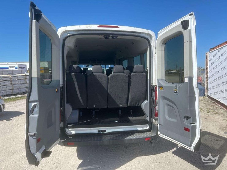 2016-ford-transit-image-19