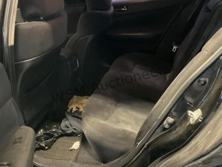 2011-nissan-maxima-sdn-image-25