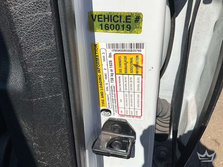 2016-ford-explorer-image-7