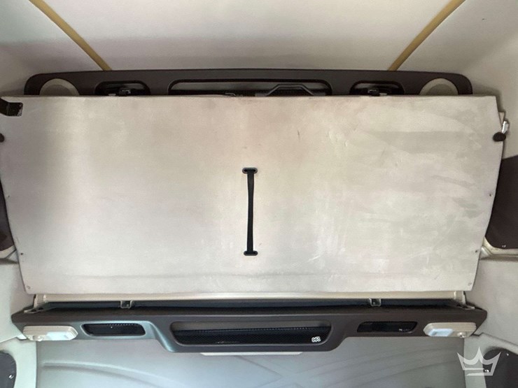 2016-volvo-vnl-t/a-sleeper-cab-truck-tractor-image-35