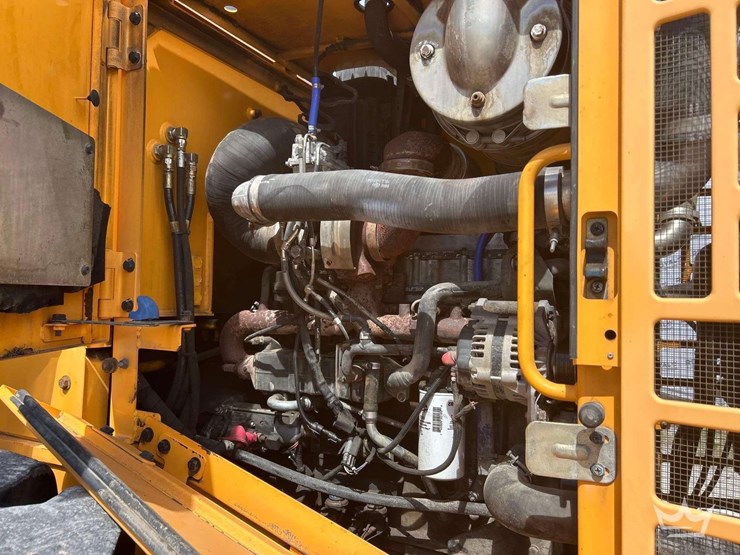 2014-hyundai-hl760-9a-image-7