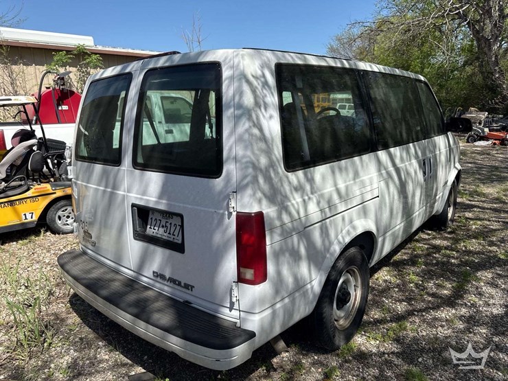 2000-chevrolet-astro-image-3