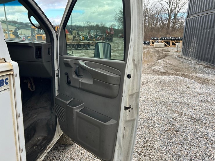 2004-utility-van-image-11