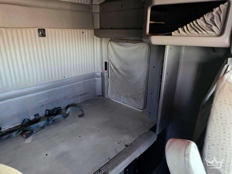 2012-kenworth-t660-image-11