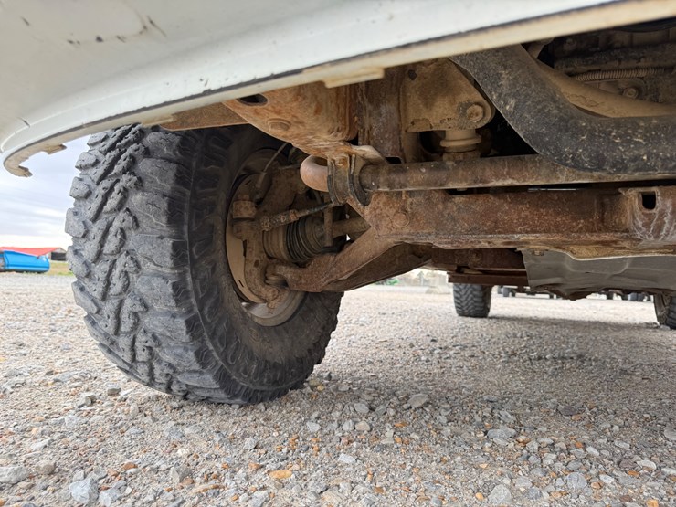 2005-gmc-2500-image-37