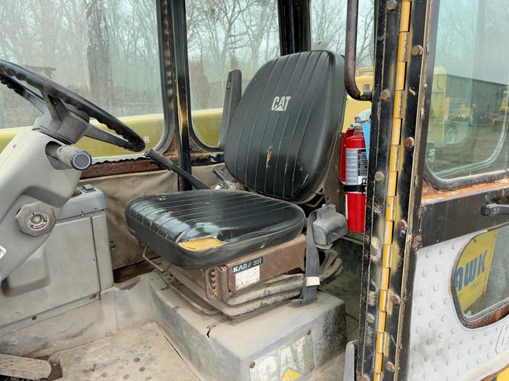 1995-caterpillar-th83-image-15