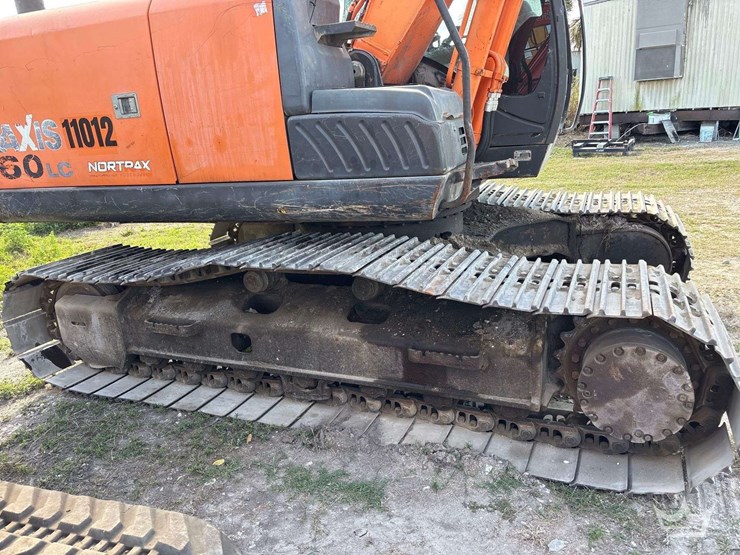 2013-hitachi-zx160-lc-image-22