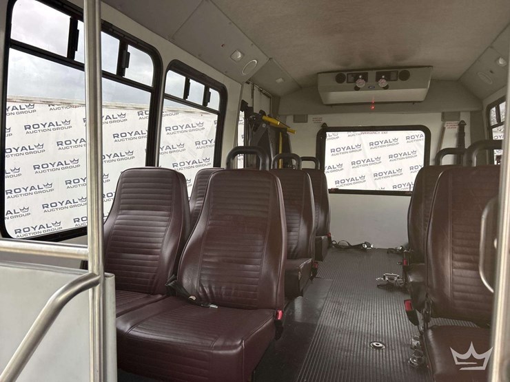 2015-ford-e350-image-20