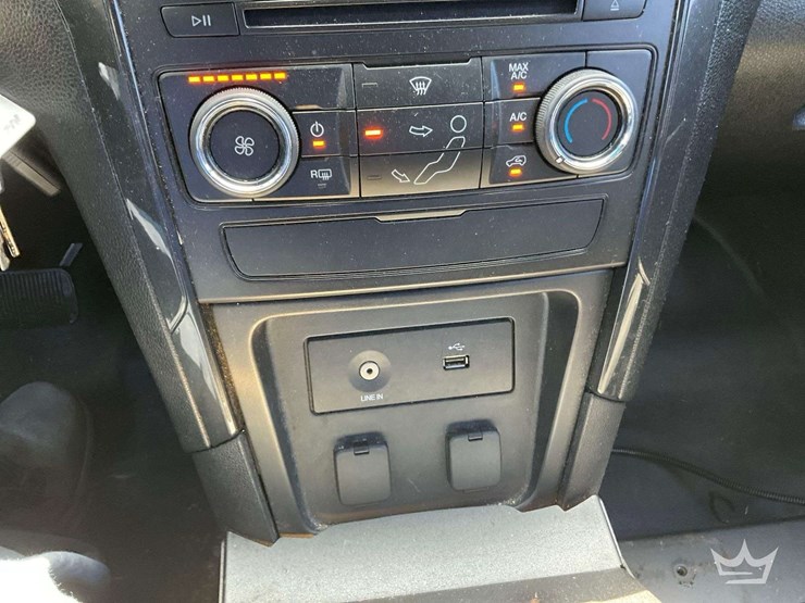 2016-ford-explorer-image-16