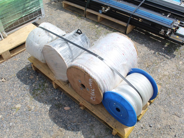 #8014-•-pallet-of-1-5/8-and-1/2-marine-rope-image-1
