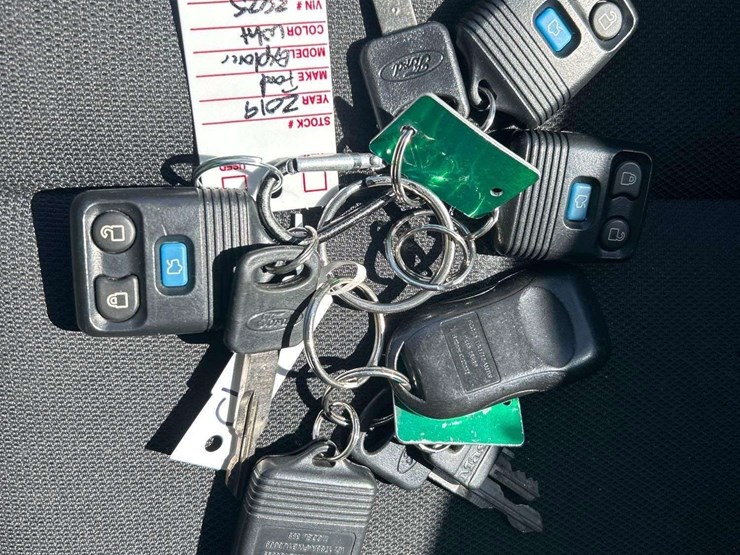 2019-ford-explorer-image-23