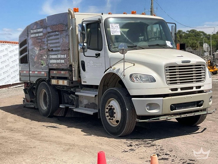 2018-freightliner-m2-106-image-2