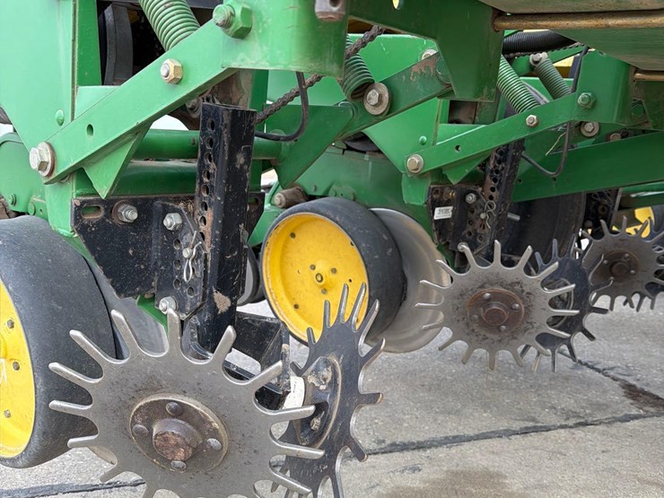 john-deere-7200-image-43