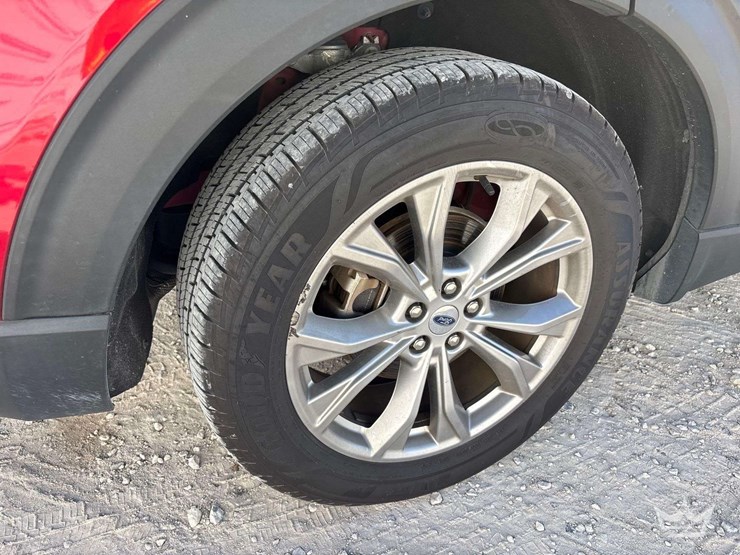 2021-ford-explorer-image-31