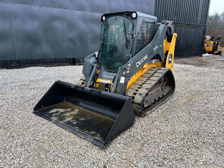 2021-deere-317g-image-8