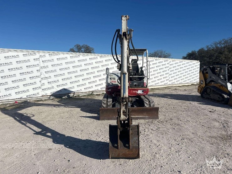 2014-takeuchi-tb260-image-22