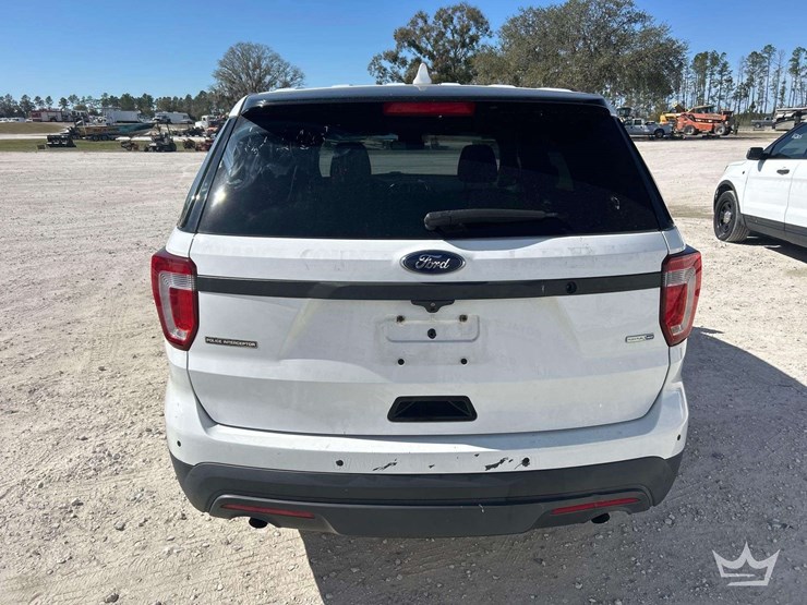 2016-ford-explorer-image-19