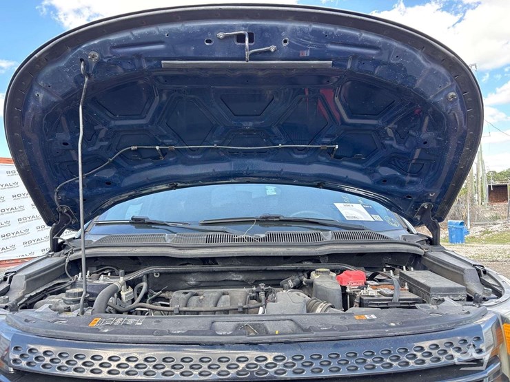 2015-ford-explorer-image-16