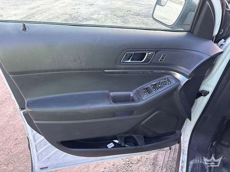 2015-ford-explorer-image-13