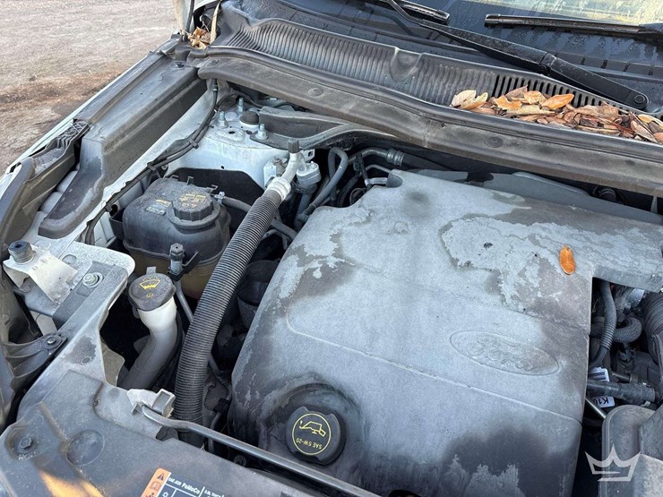 2016-ford-explorer-image-8