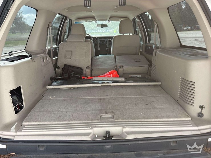 2014-ford-expedition-image-24