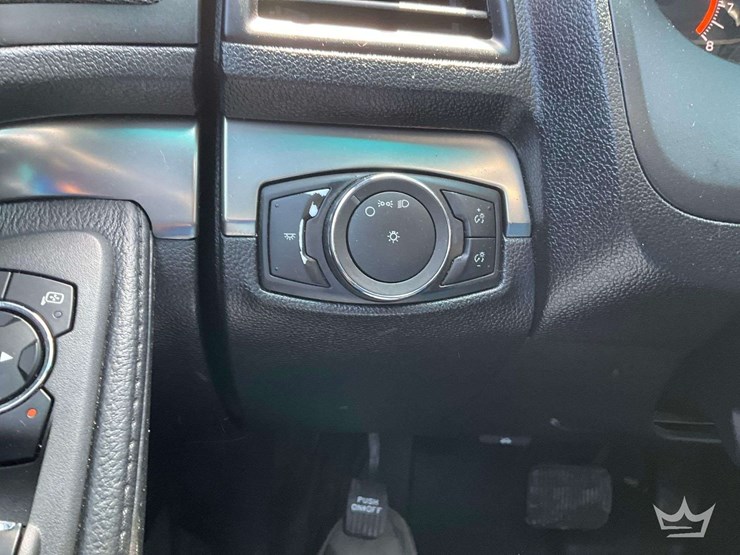 2016-ford-explorer-image-19