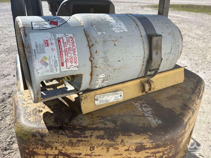 hyster-50-5,000lb-propane-forklift-image-14