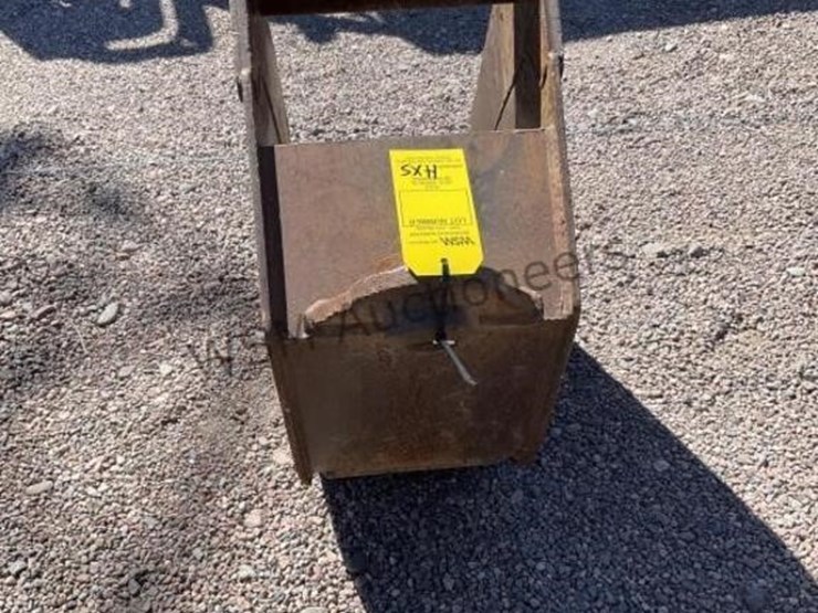 12in-cp-backhoe-bucket-image-3