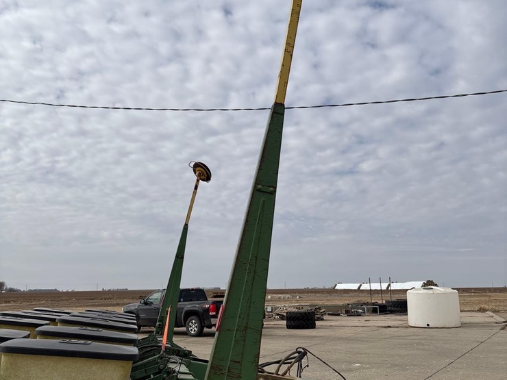 john-deere-7000-image-17