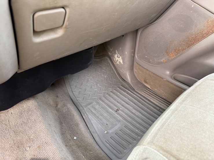 2005-gmc-2500-image-56