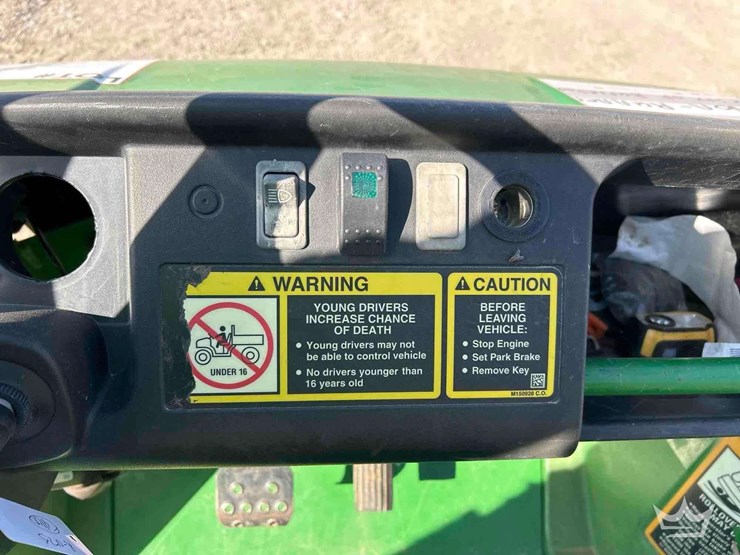 2022-john-deere-gator-image-13
