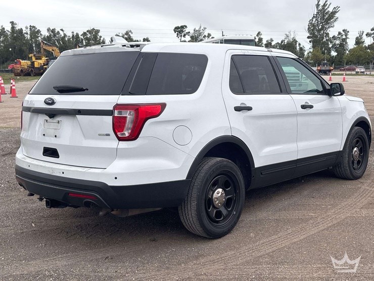 2017-ford-explorer-image-3