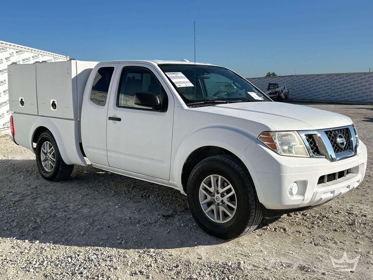 2015-nissan-frontier-image-2