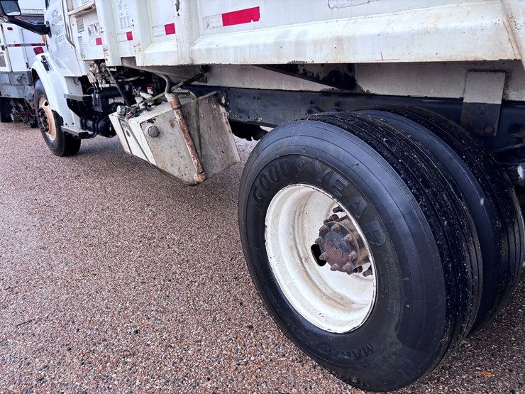 2009-sterling-l7500-image-7