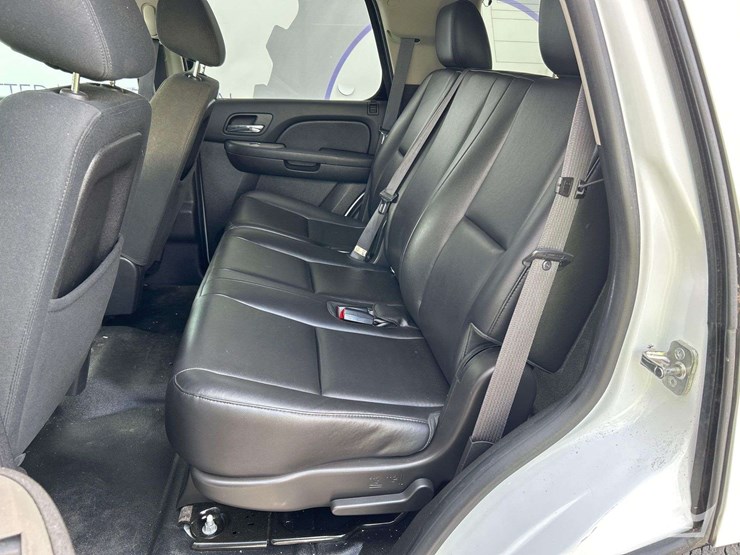 2014-chevrolet-tahoe-image-24