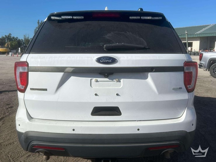 2016-ford-explorer-image-18