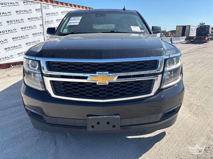 2018-chevrolet-suburban-image-34