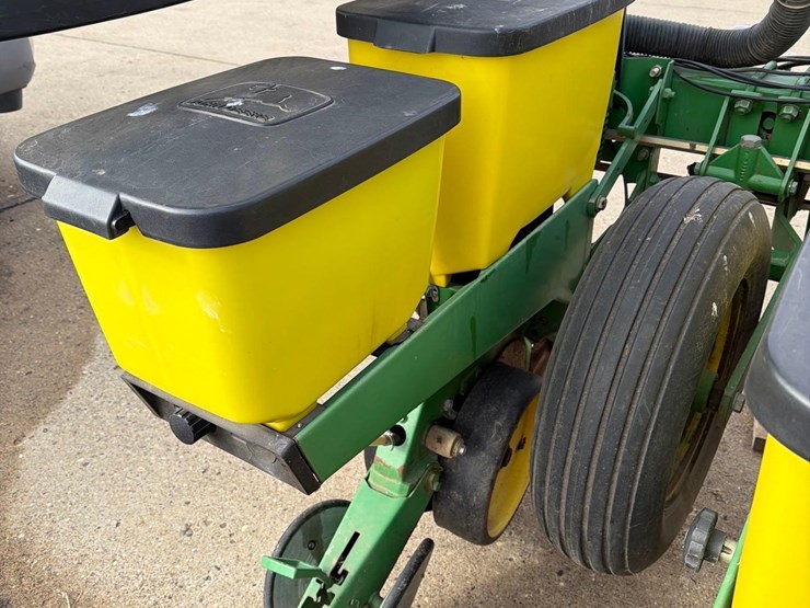 john-deere-7300-image-32