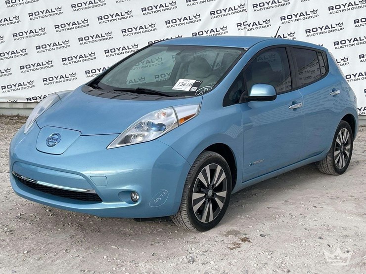 2015-nissan-leaf-hatchback-image-1