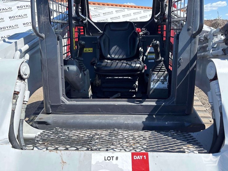 2011-takeuchi-tl250-image-25