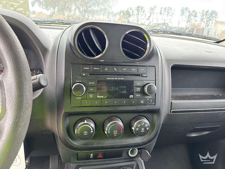 2016-jeep-patriot-sport-image-17