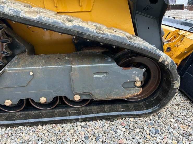 2021-deere-317g-image-14