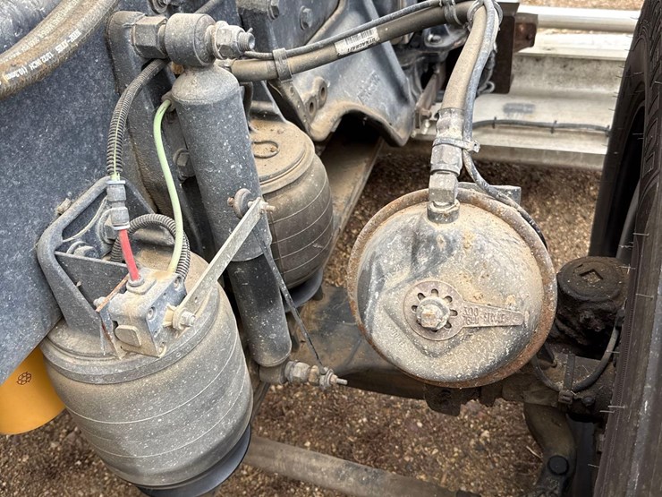 2016-peterbilt-389-image-125