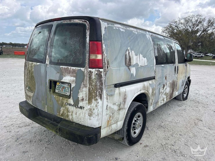 2016-chevrolet-express-2500-image-3