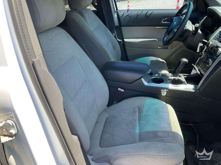 2014-ford-explorer-image-31