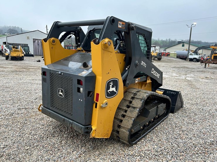 2021-deere-317g-image-4