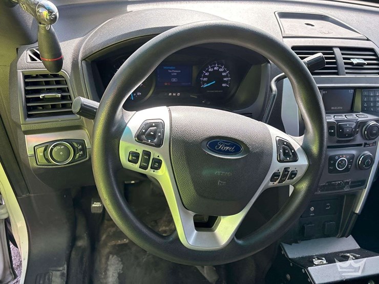 2015-ford-explorer-image-14